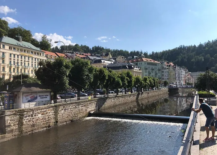 Bella Vista Collonade